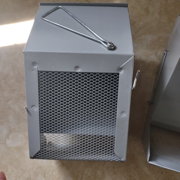 Small Pet Hay Feeders - Picture 10 of 13